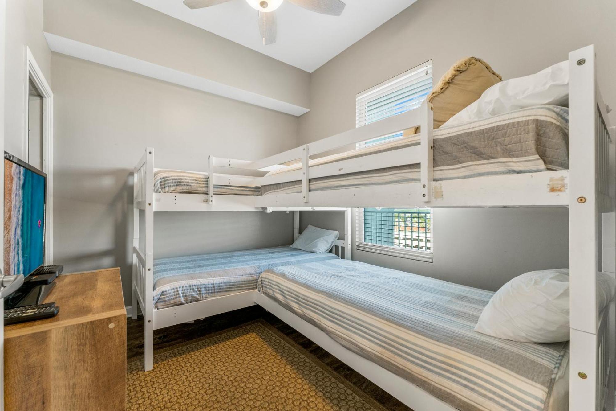 Stunning Gulf Front 3bd Condo! With Chair Service For 4! Presented By Dolce Getaways Pcb! Appartement
