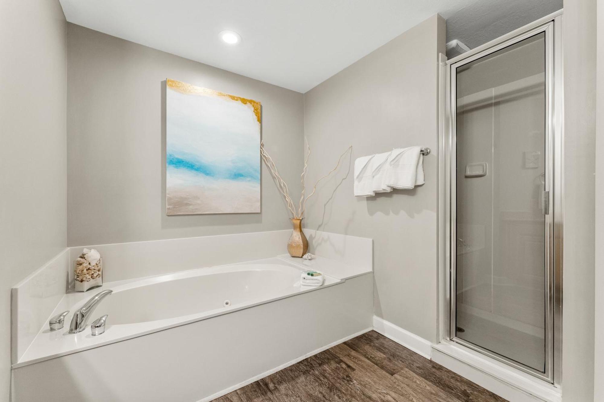Stunning Gulf Front 3bd Condo! With Chair Service For 4! Presented By Dolce Getaways Pcb! Appartement
