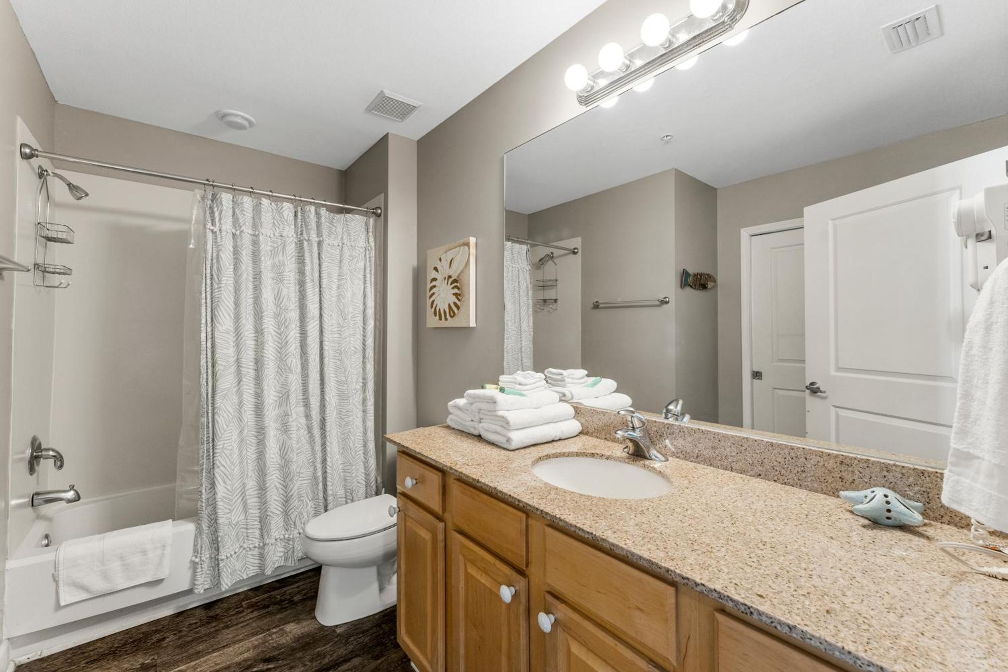 Stunning Gulf Front 3bd Condo! With Chair Service For 4! Presented By Dolce Getaways Pcb! Appartement Panama City Beach